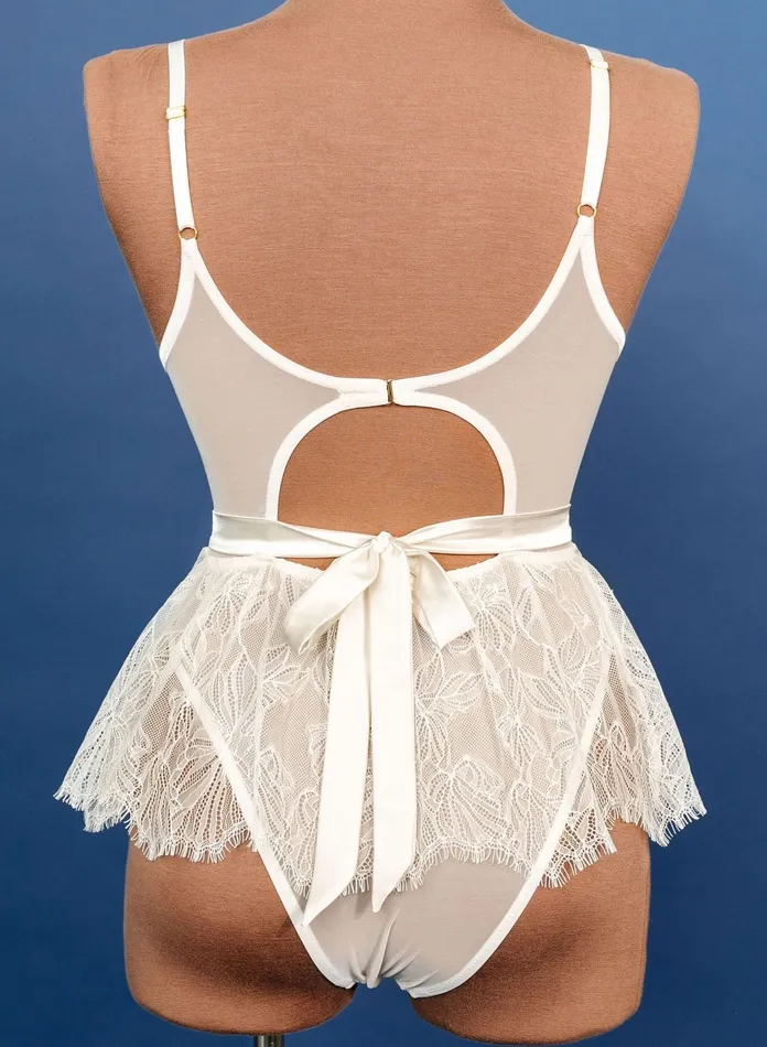 Couples Mentionables Bridal Bundle Eyelash Lace Crotchless Teddy Cream